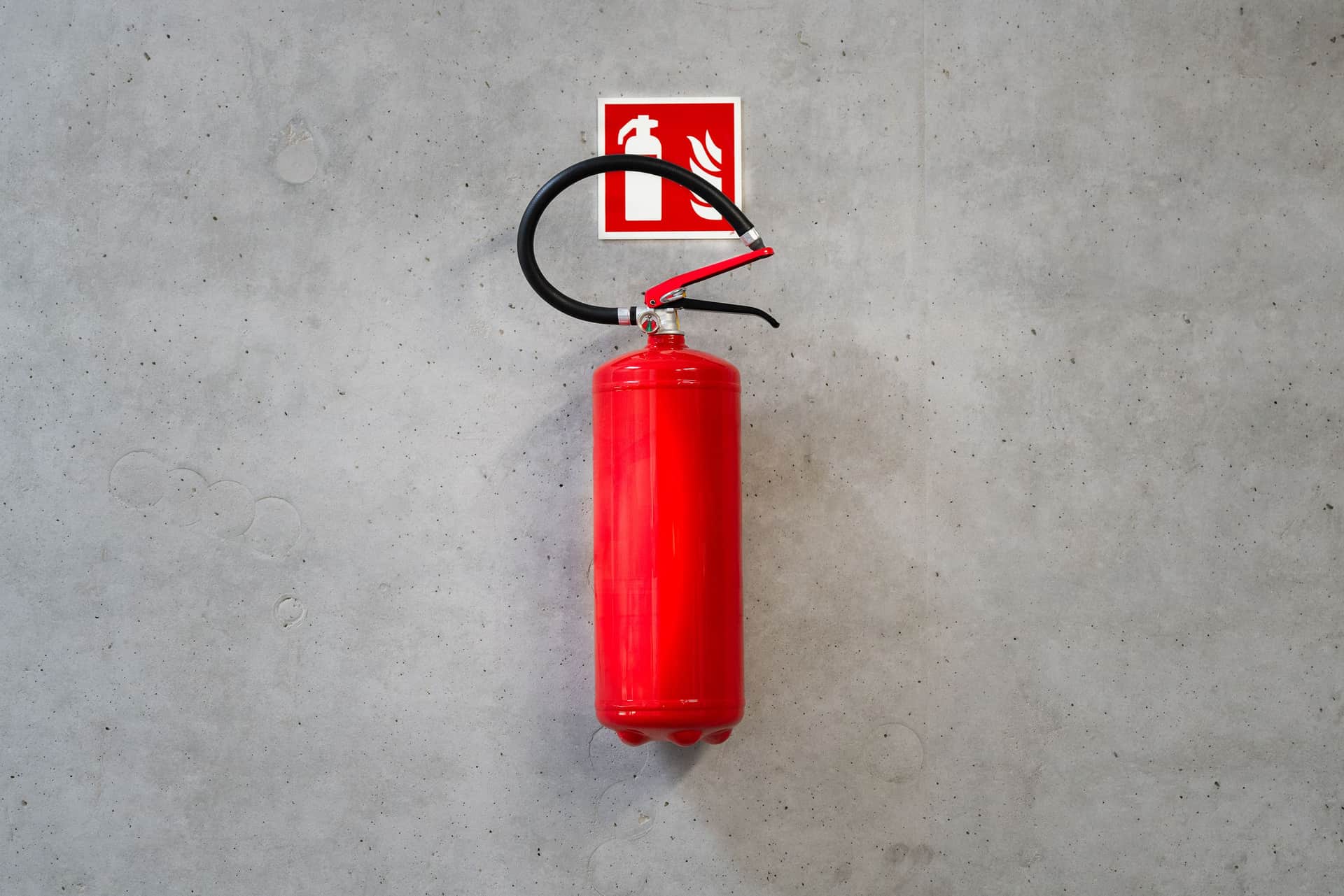 Illustrative photo of an aerosol fire extinguishing spray can on a kitchen counter