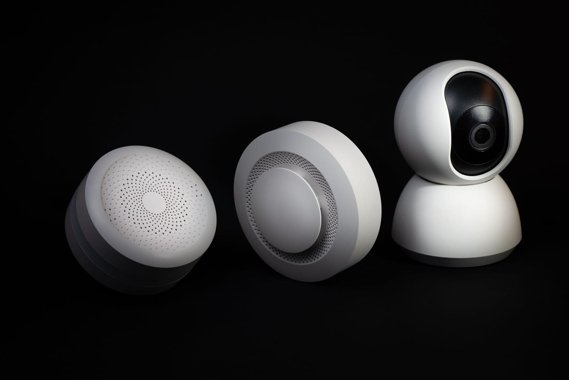Illustrative photo of a smart combination smoke and carbon monoxide alarm mounted on a white ceiling